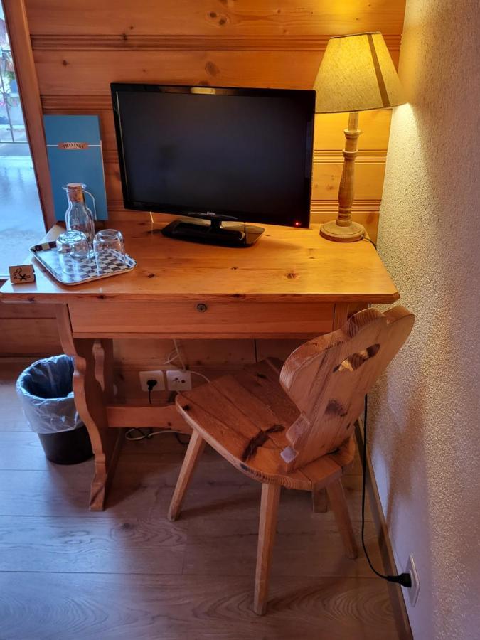 Hotel La Tour D'Ai 莱森 外观 照片