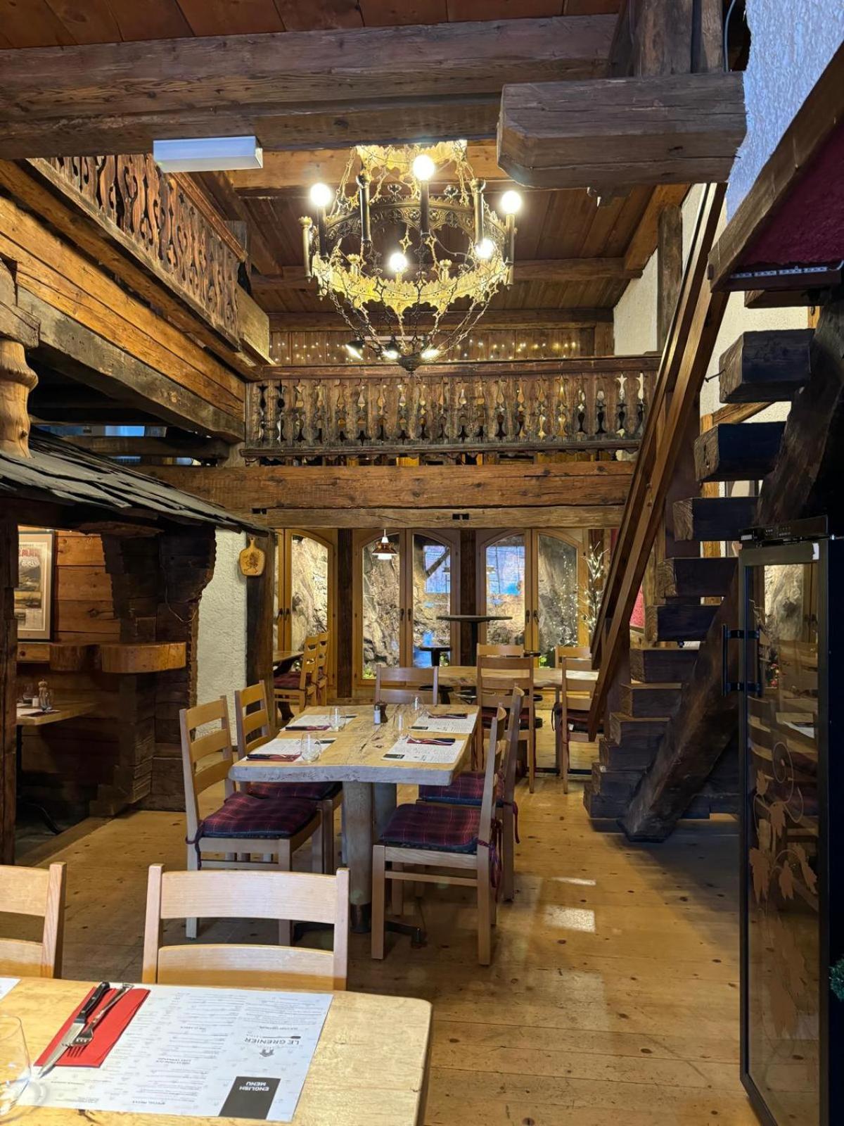 Hotel La Tour D'Ai 莱森 外观 照片